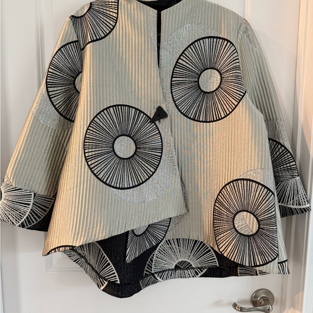 Connie Black and Cream Patterned Cape Jacket